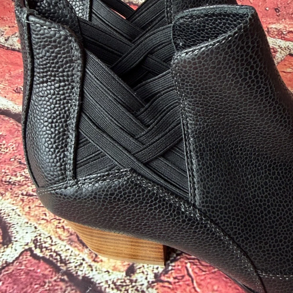 Kelsi Dagger Brooklyn Black Leather Ankle Booties Size 6.5